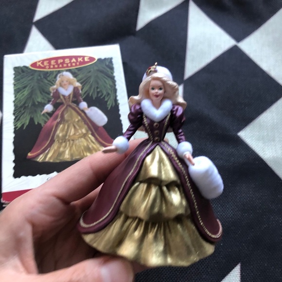 Hallmark Holiday Barbie Ornament 1996 - Picture 4 of 6